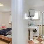 S Pogledom Na *